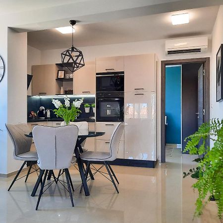 Enjoy Pula - New Apt With Terrace And Free Parking Garage Dış mekan fotoğraf