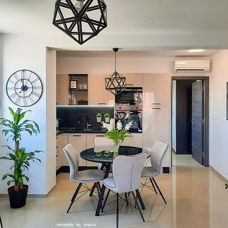 Enjoy Pula - New Apt With Terrace And Free Parking Garage Dış mekan fotoğraf