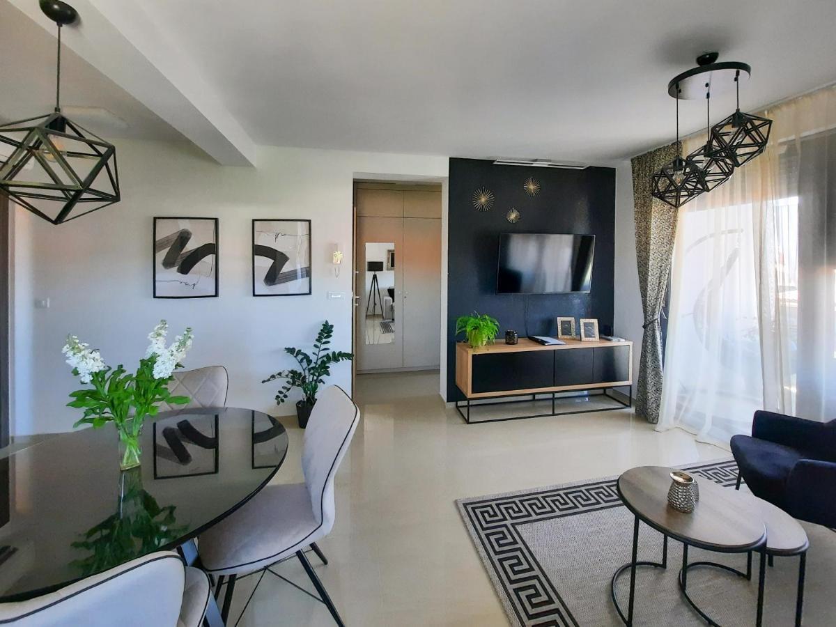 Enjoy Pula - New Apt With Terrace And Free Parking Garage Dış mekan fotoğraf