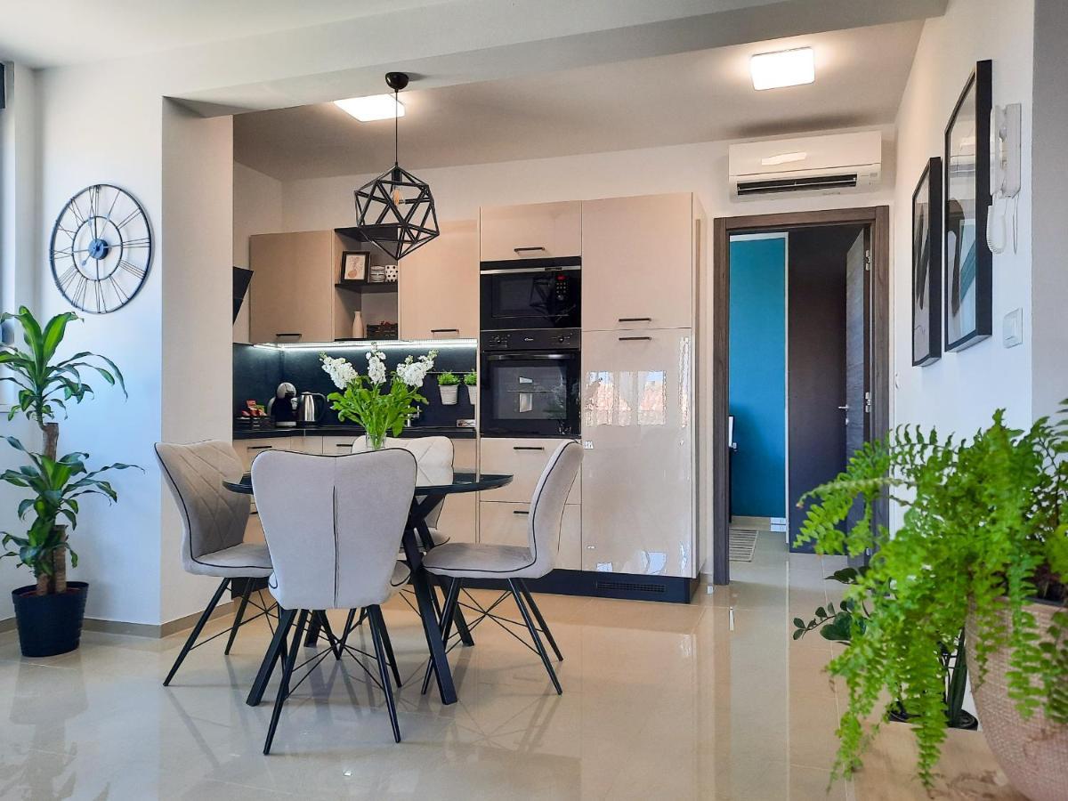Enjoy Pula - New Apt With Terrace And Free Parking Garage Dış mekan fotoğraf