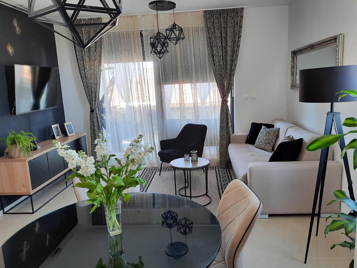 Enjoy Pula - New Apt With Terrace And Free Parking Garage Dış mekan fotoğraf