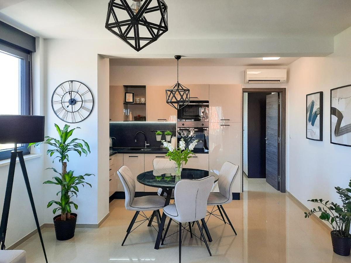 Enjoy Pula - New Apt With Terrace And Free Parking Garage Dış mekan fotoğraf