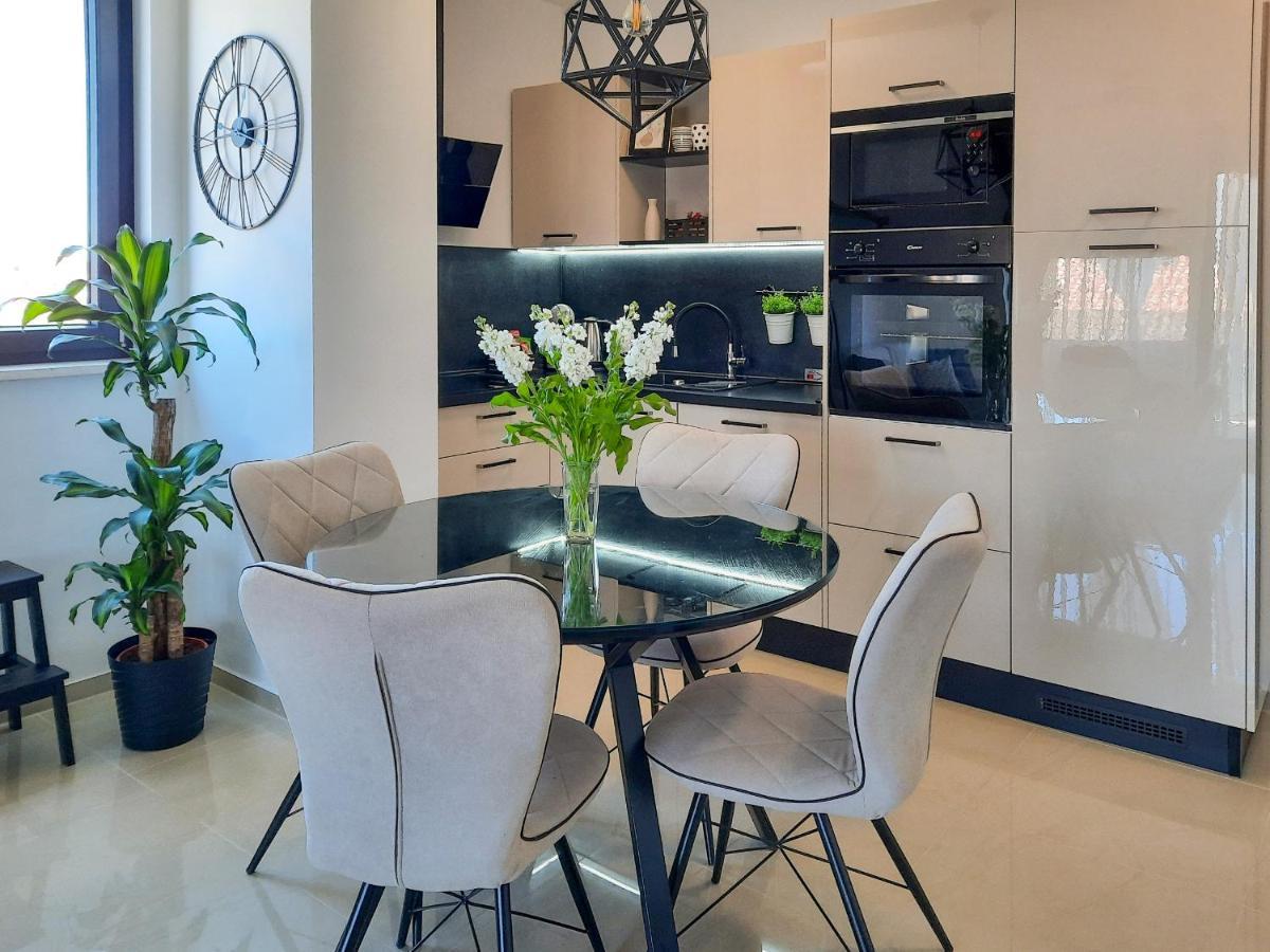 Enjoy Pula - New Apt With Terrace And Free Parking Garage Dış mekan fotoğraf